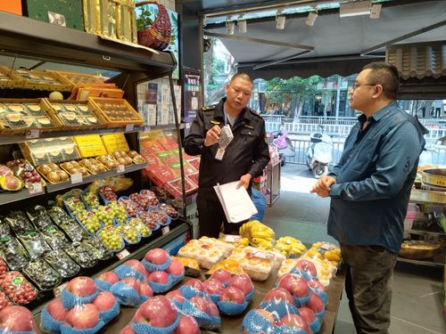 守護消費與生態 瀘州納溪市場監管局開展生鮮食用農產品過度包裝專項檢查